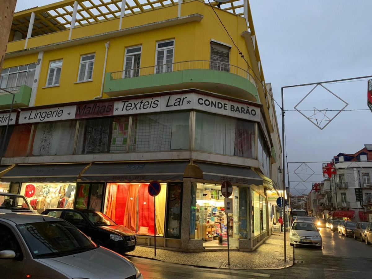 Lar Dois Coracoes Hostel Algés Exterior photo