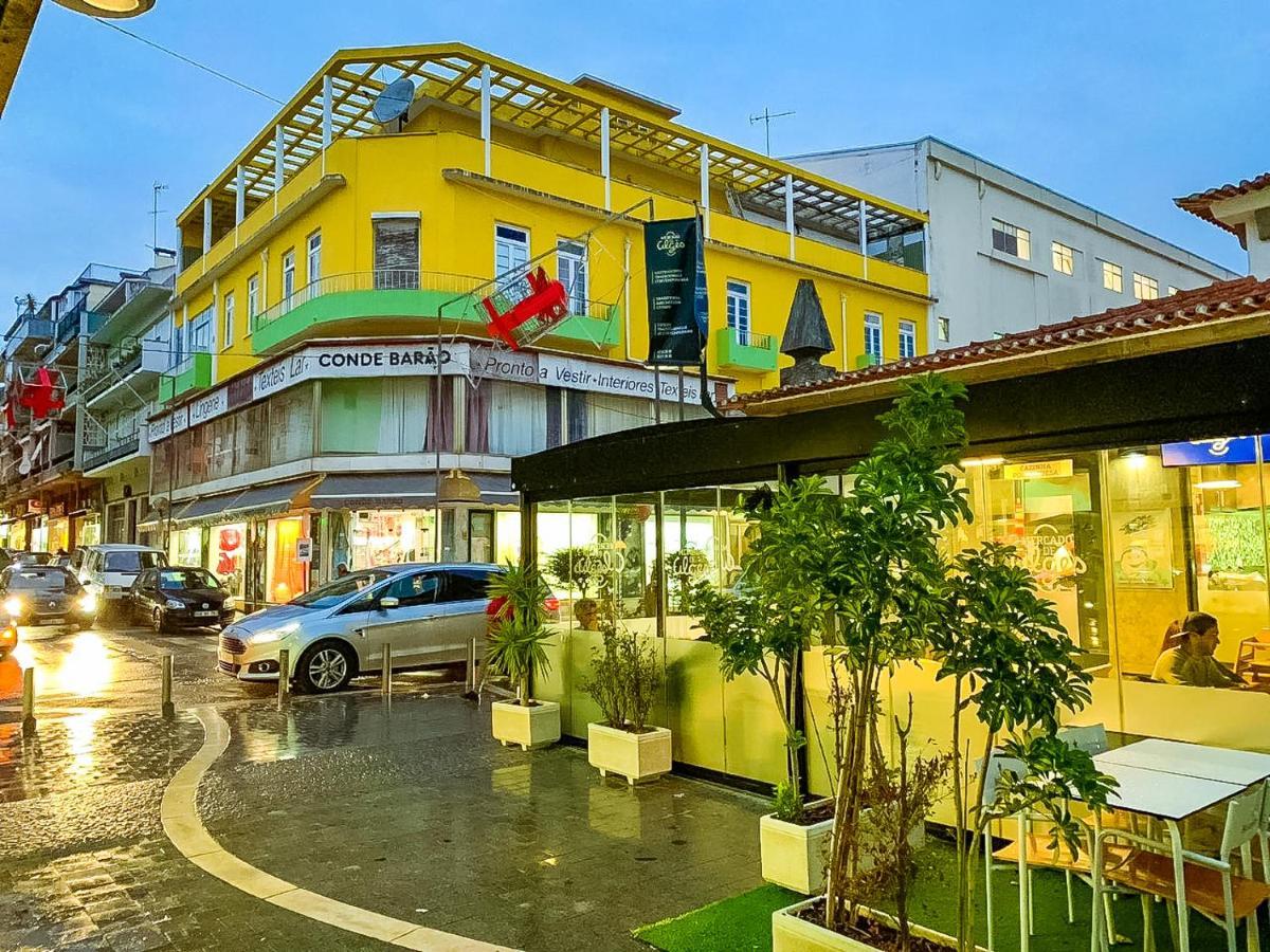 Lar Dois Coracoes Hostel Algés Exterior photo